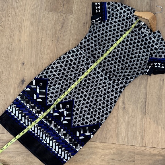 🔷 H&M Black & Blue Geometric Midi Dress
Size Small - Picture 6 of 8